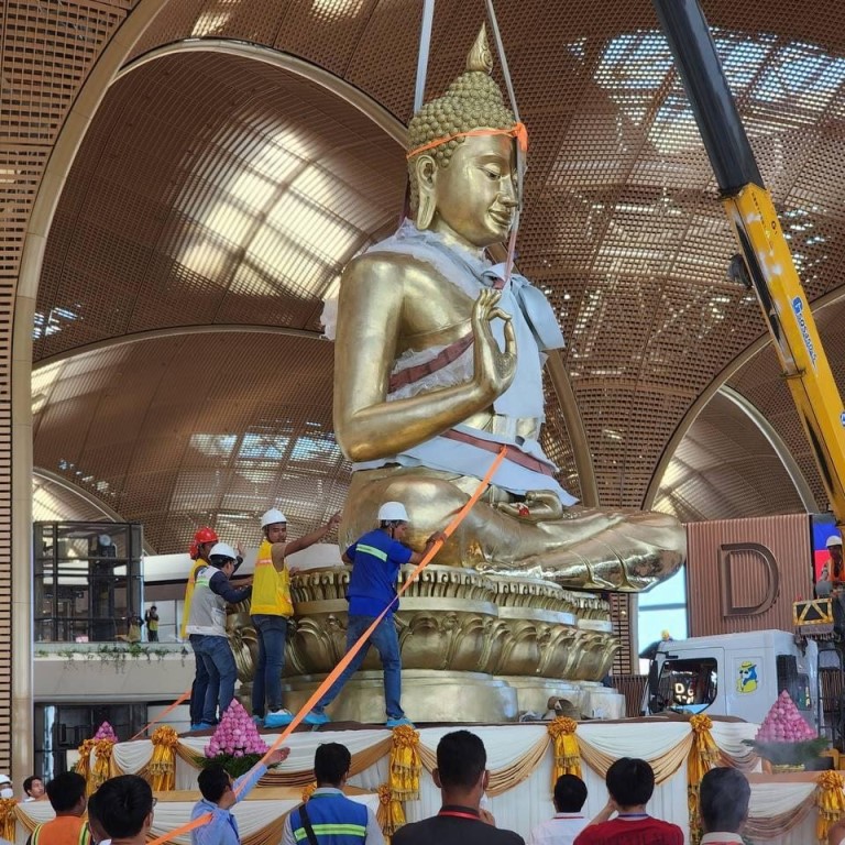 tuong phat tai san bay_tuogphat_tuong-phat-cao-9m-nang-9-tan-duoc-an-vi-tai-san-bay-quoc-te-techo3.jpg